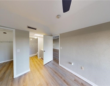 2231 E 5th Street - Photo Thumbnail 9