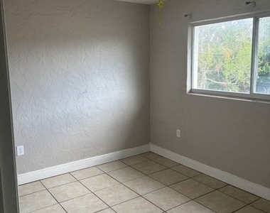4923 Vincennes Court - Photo Thumbnail 3