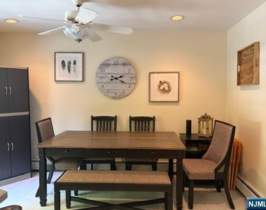606 Orangeburgh - Photo Thumbnail 11