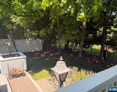 606 Orangeburgh - Photo Thumbnail 17
