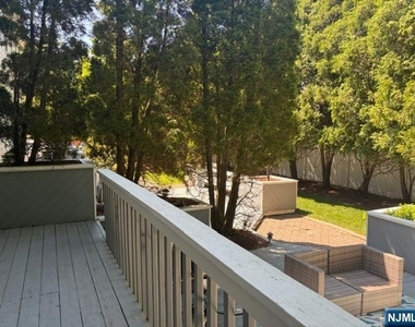 606 Orangeburgh - Photo Thumbnail 15