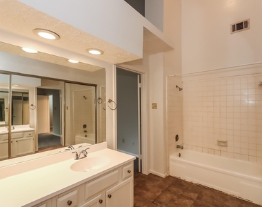 16602 Quiet Trail Drive - Photo Thumbnail 9