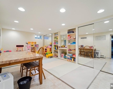 324 Brook - Photo Thumbnail 34