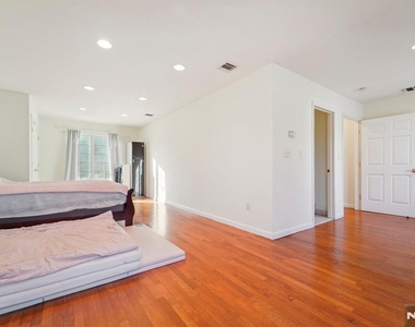 324 Brook - Photo Thumbnail 25
