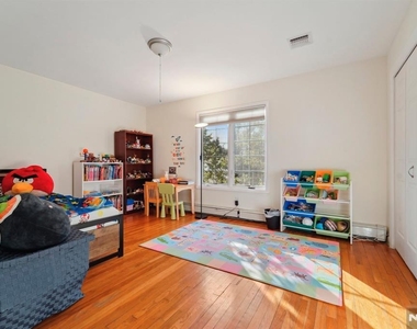 324 Brook - Photo Thumbnail 18