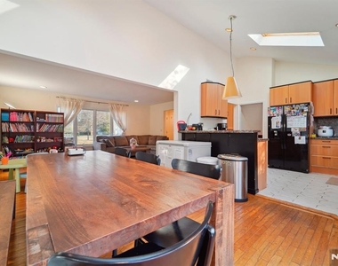 324 Brook - Photo Thumbnail 7