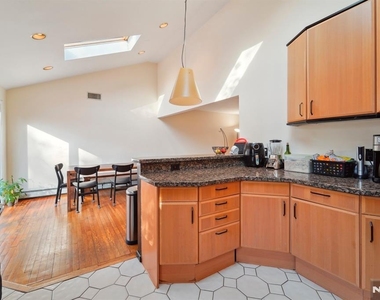 324 Brook - Photo Thumbnail 9