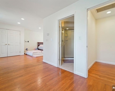 324 Brook - Photo Thumbnail 23