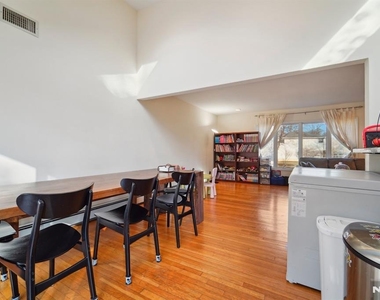 324 Brook - Photo Thumbnail 8