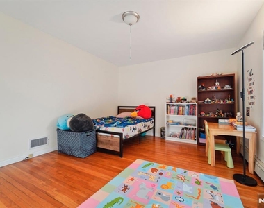 324 Brook - Photo Thumbnail 20