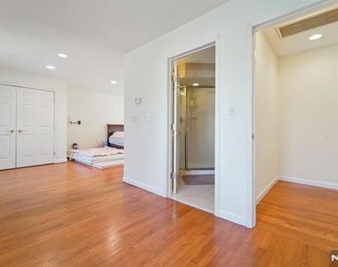 324 Brook - Photo Thumbnail 22