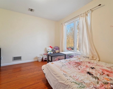 324 Brook - Photo Thumbnail 15