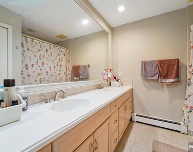 324 Brook - Photo Thumbnail 16