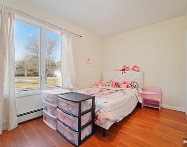 324 Brook - Photo Thumbnail 13