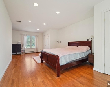 324 Brook - Photo Thumbnail 26