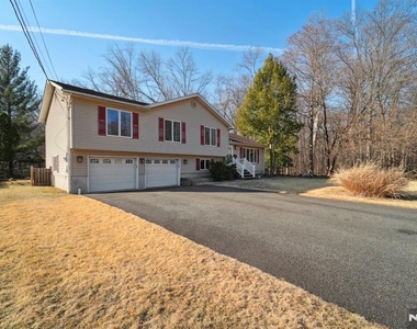 324 Brook - Photo Thumbnail 2