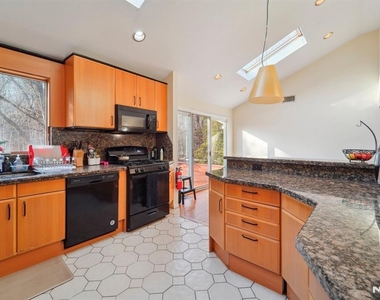 324 Brook - Photo Thumbnail 11