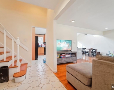 324 Brook - Photo Thumbnail 3