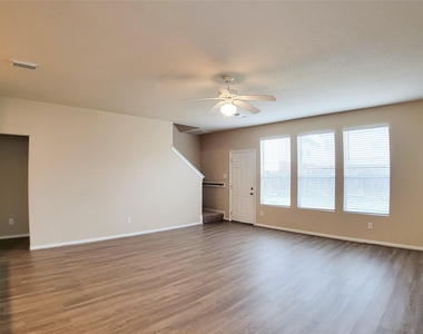 19338 Harvest Stream Way - Photo Thumbnail 6
