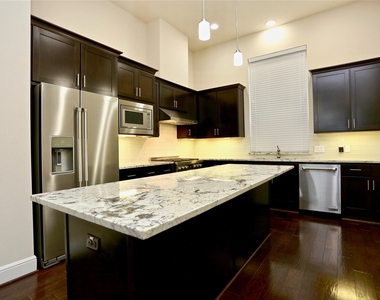 4009 Lillian Street - Photo Thumbnail 2