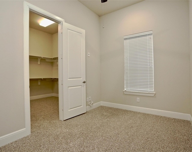 4009 Lillian Street - Photo Thumbnail 14