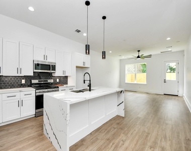 5029 Broom Street - Photo Thumbnail 2