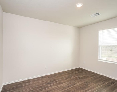 3181 Wood Lily Drive - Photo Thumbnail 9