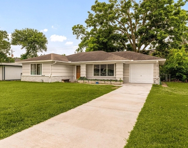5127 Maple Street - Photo Thumbnail 2