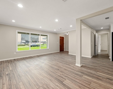 5127 Maple Street - Photo Thumbnail 8