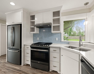 5127 Maple Street - Photo Thumbnail 5