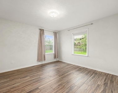 5127 Maple Street - Photo Thumbnail 10