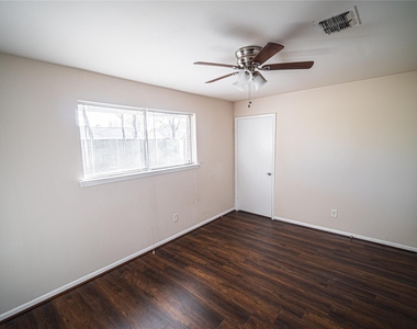 1327 Diplomat Way - Photo Thumbnail 18