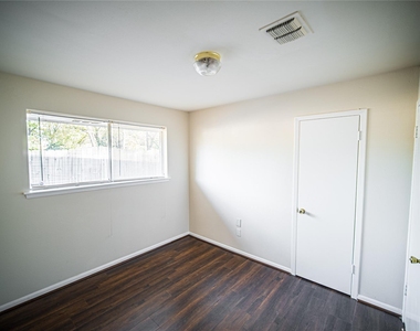 1327 Diplomat Way - Photo Thumbnail 14