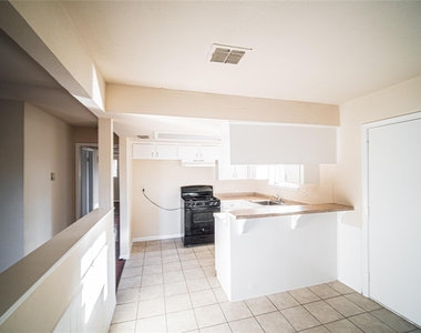 1327 Diplomat Way - Photo Thumbnail 5