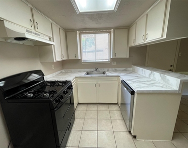 1327 Diplomat Way - Photo Thumbnail 4