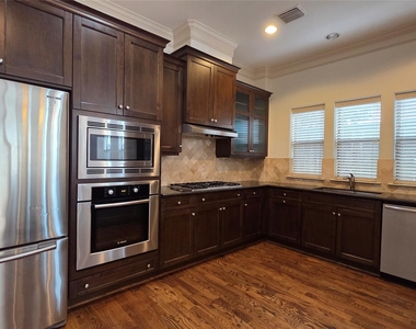 5321 Inker Street - Photo Thumbnail 8