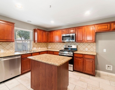 19 Shimmer Pond Place - Photo Thumbnail 13