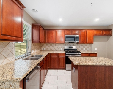 19 Shimmer Pond Place - Photo Thumbnail 15