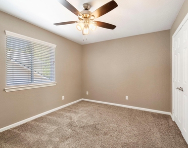 19 Shimmer Pond Place - Photo Thumbnail 27