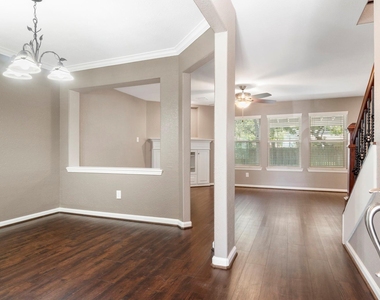 19 Shimmer Pond Place - Photo Thumbnail 6