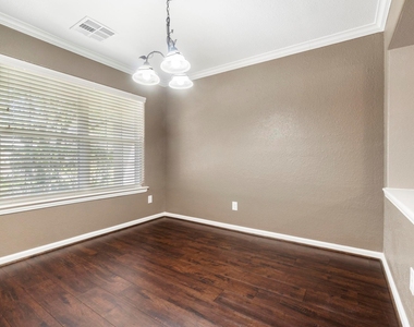 19 Shimmer Pond Place - Photo Thumbnail 7