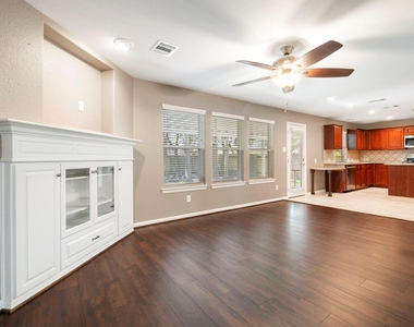 19 Shimmer Pond Place - Photo Thumbnail 10