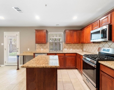 19 Shimmer Pond Place - Photo Thumbnail 14