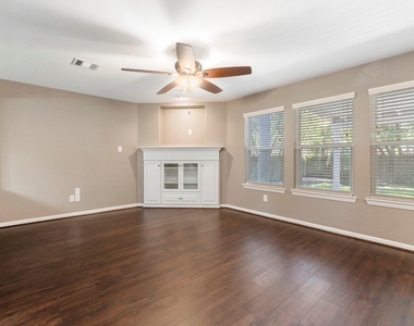 19 Shimmer Pond Place - Photo Thumbnail 9