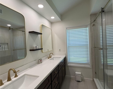 2211 Brook View Lane - Photo Thumbnail 7