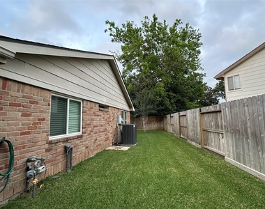 2211 Brook View Lane - Photo Thumbnail 15