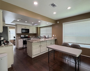 2211 Brook View Lane - Photo Thumbnail 3