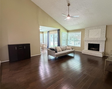 2211 Brook View Lane - Photo Thumbnail 4