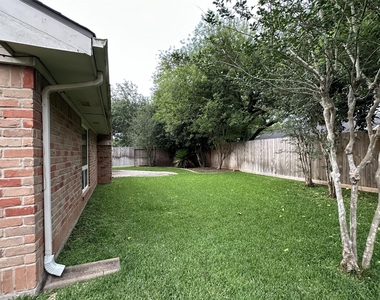 2211 Brook View Lane - Photo Thumbnail 14