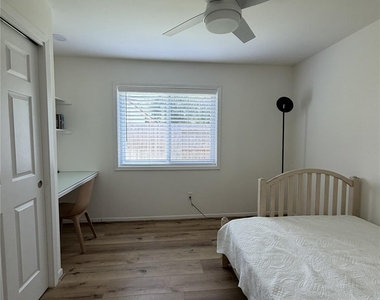 2211 Brook View Lane - Photo Thumbnail 11